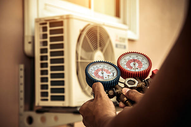 Professional Heat Pump Repair technician working in Sasabe, AZ